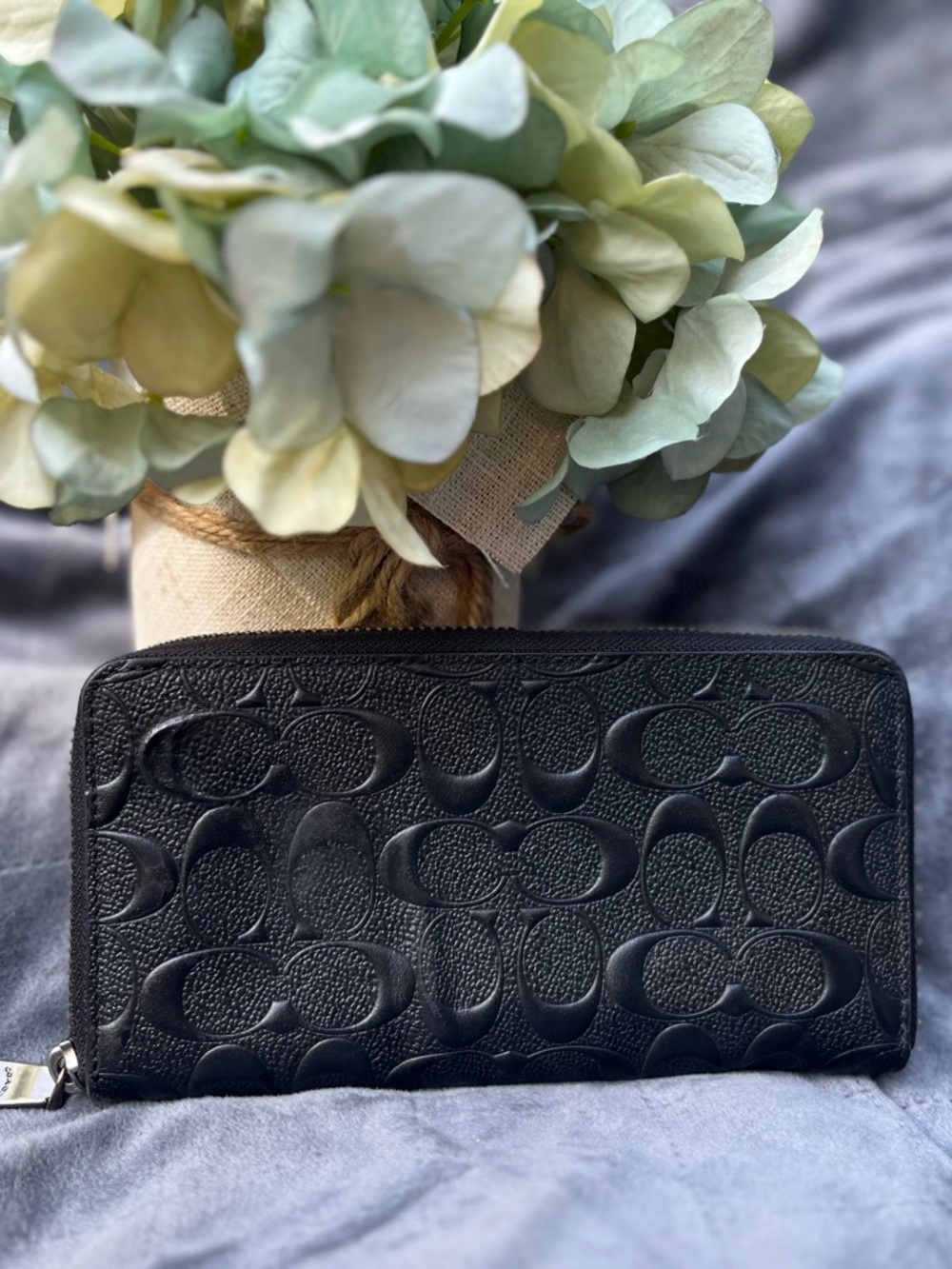 EUC ~ Coach Accordion Zip Wallet in Signature Embossed Leather - Black - Picture 2 of 11